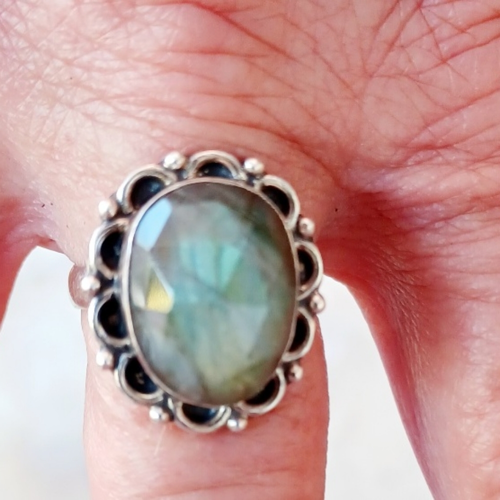SOLD Beautiful faceted Sterling 925 Silver Labradorite ring